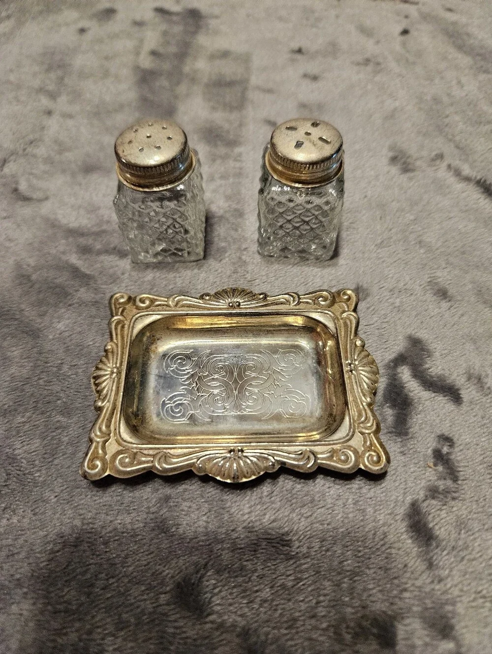 Vintage mini crystal glass salt and pepper shakers with a diamond pattern.